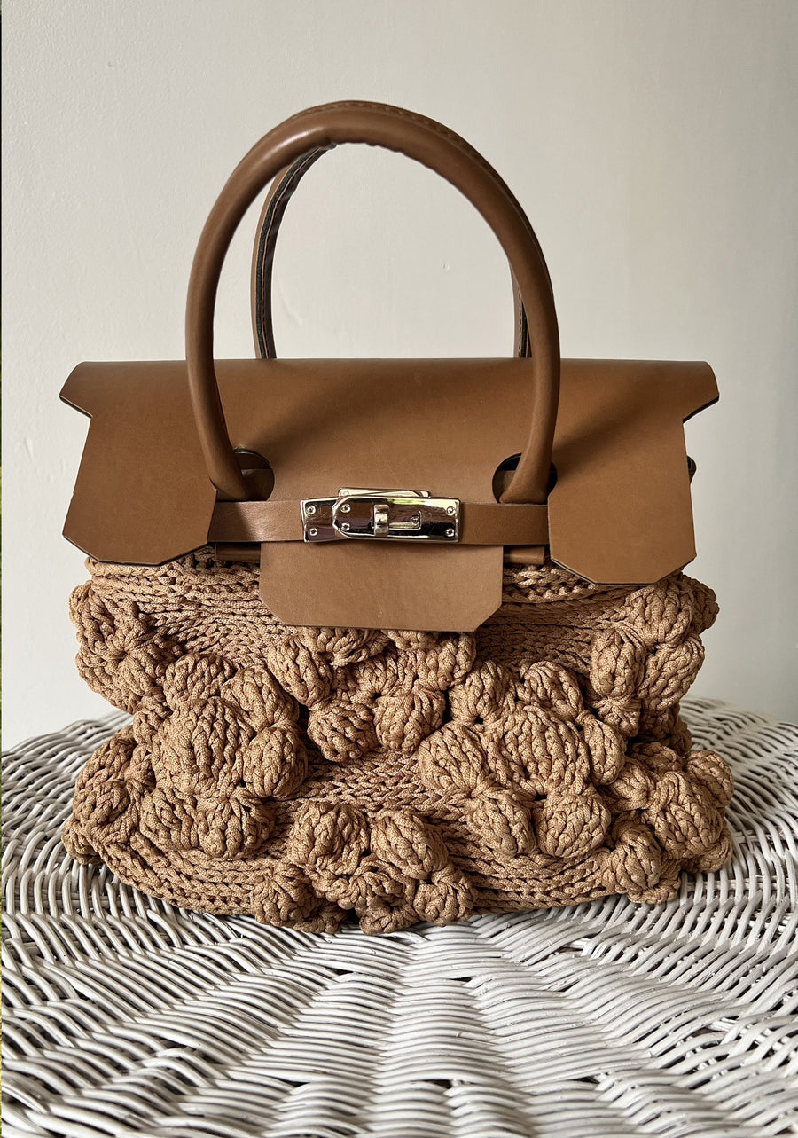 Sac cuir et fleurs
