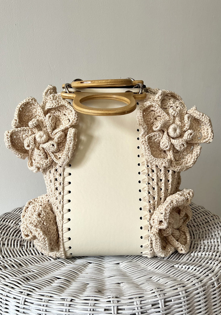 Sac cuir et fleurs