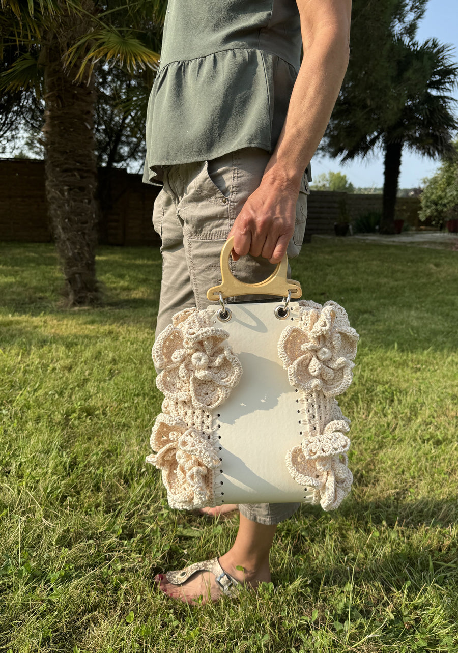 Sac cuir et fleurs