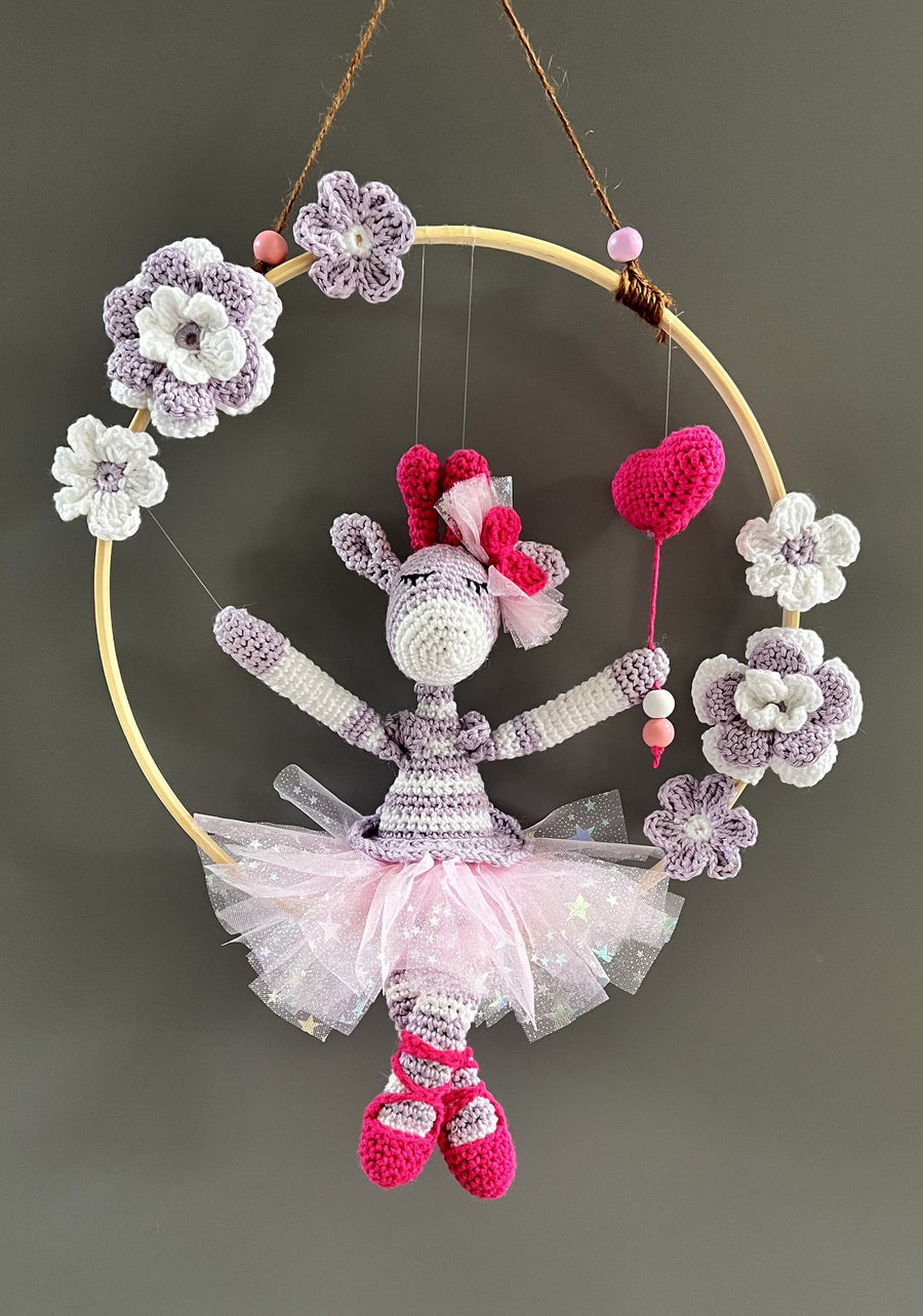 Lola, la girafe en tutu