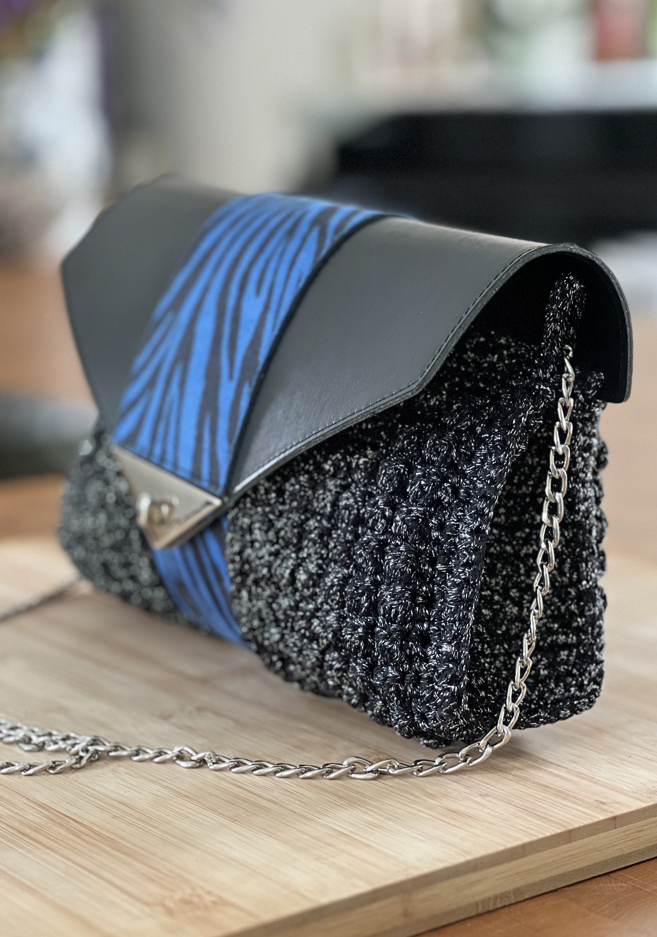Pochette tigre bleue