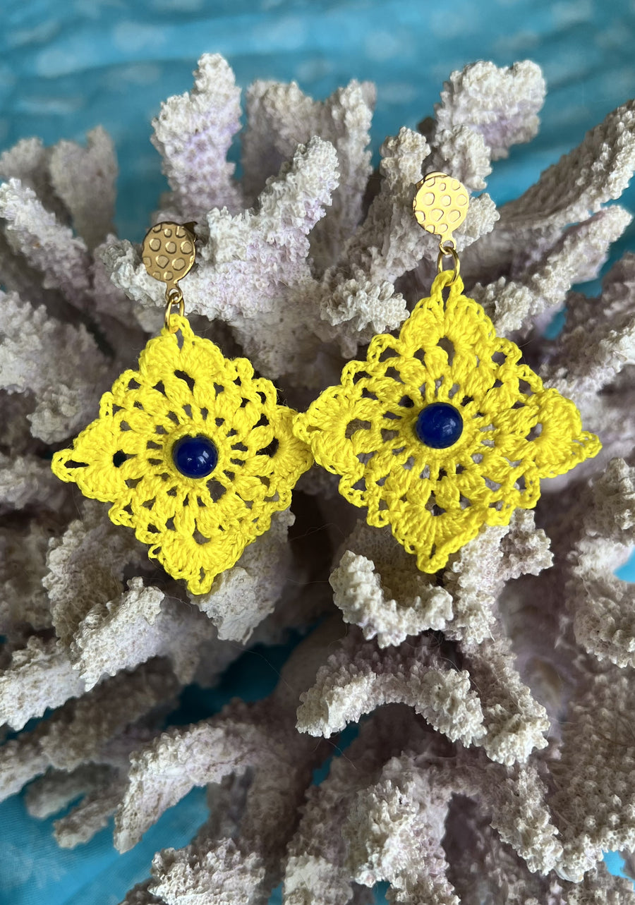 Contis jaune et perle bleue
