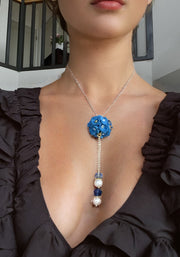 Collier fleurettes bleues