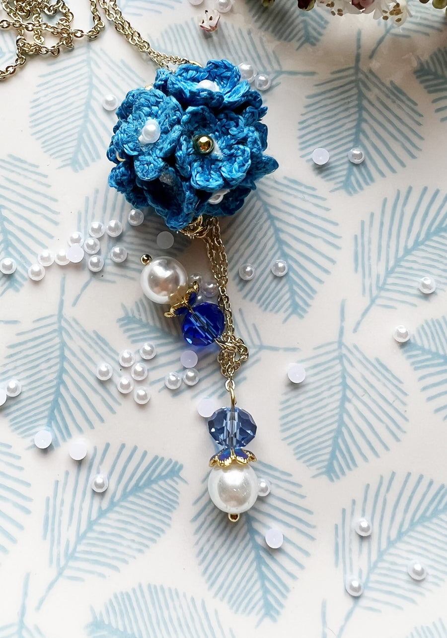 Collier fleurettes bleues