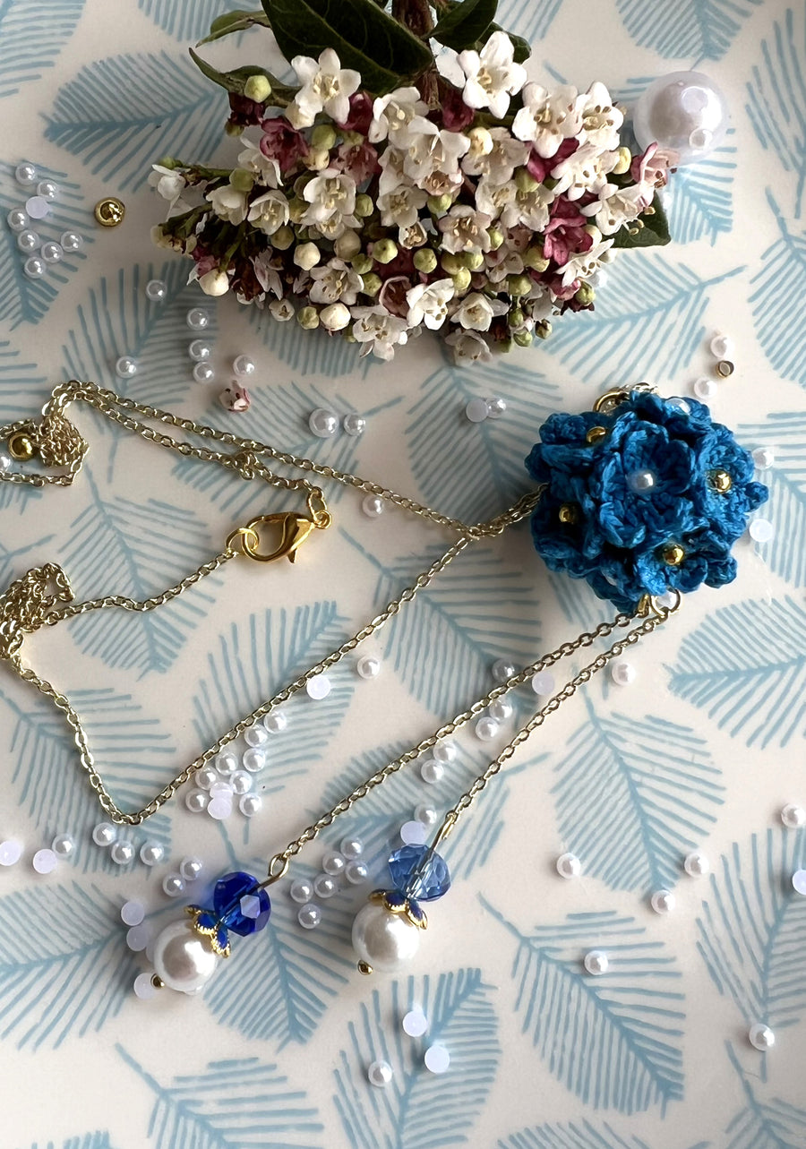 Collier fleurettes bleues