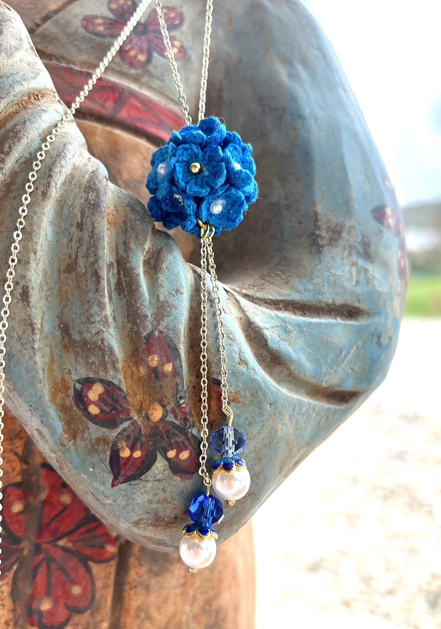 Collier fleurettes bleues