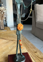Collier fleurettes oranges
