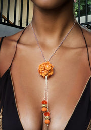 Collier fleurettes oranges