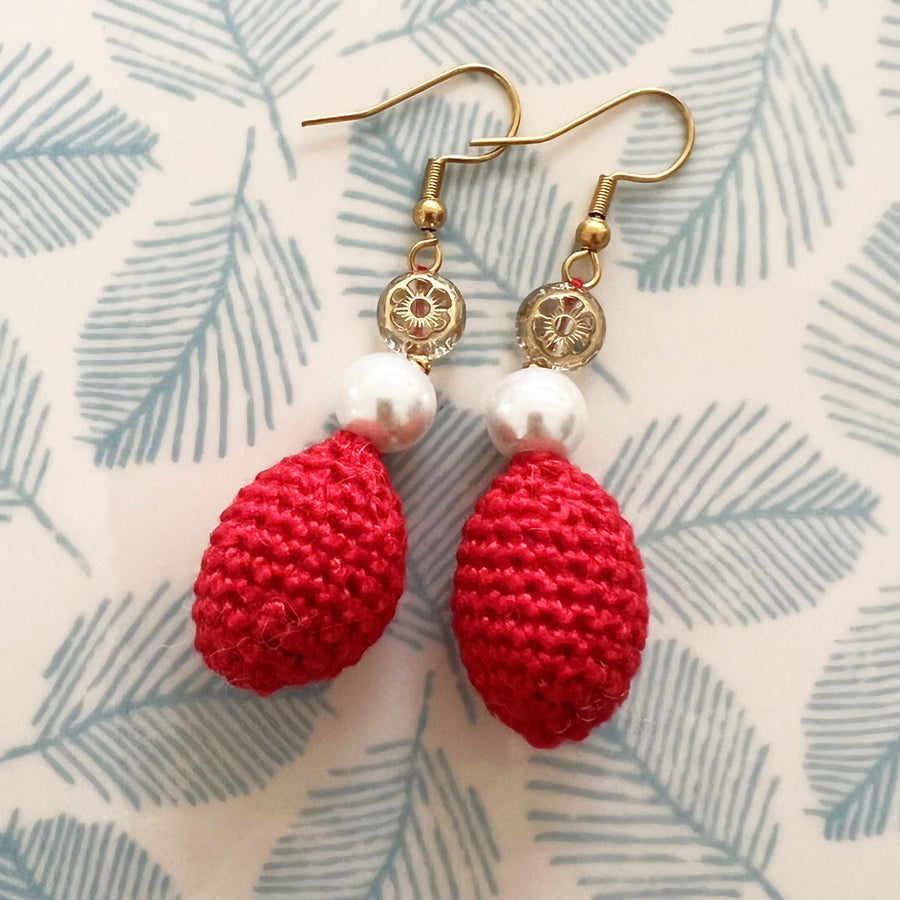 Goutte au crochet rouge