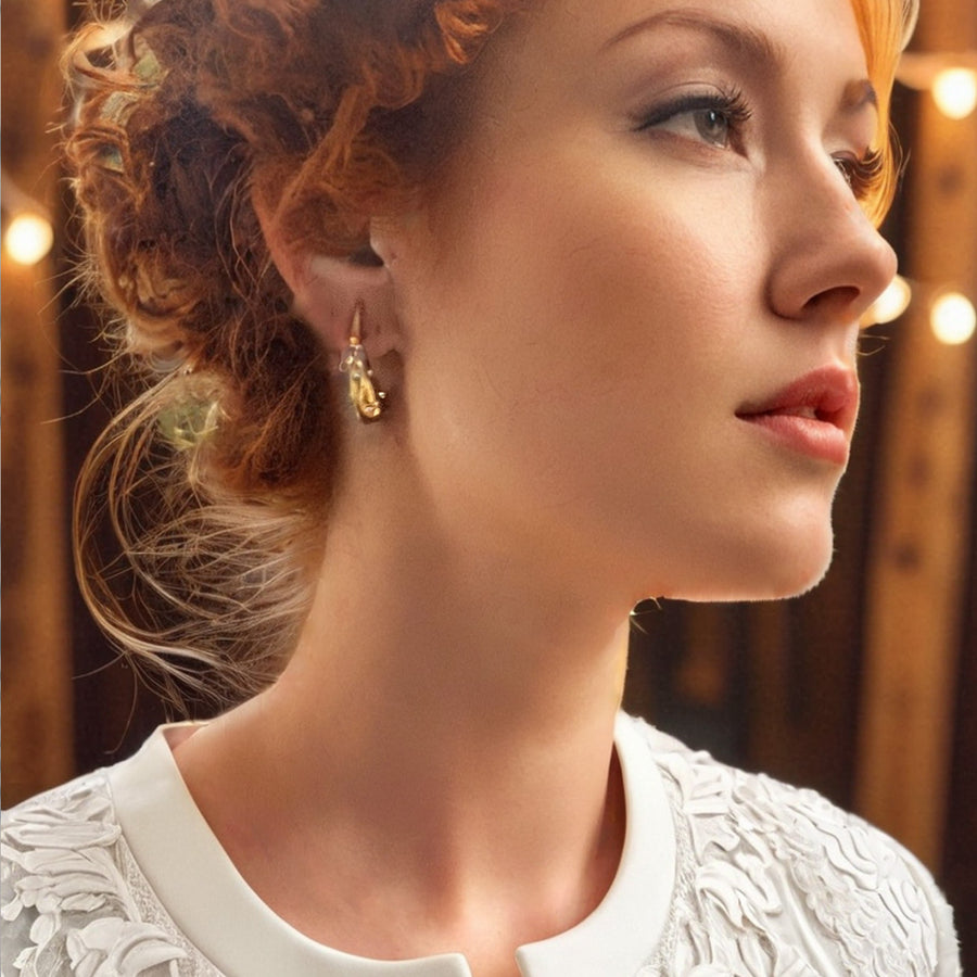 Boucle goutte dorée avec strass