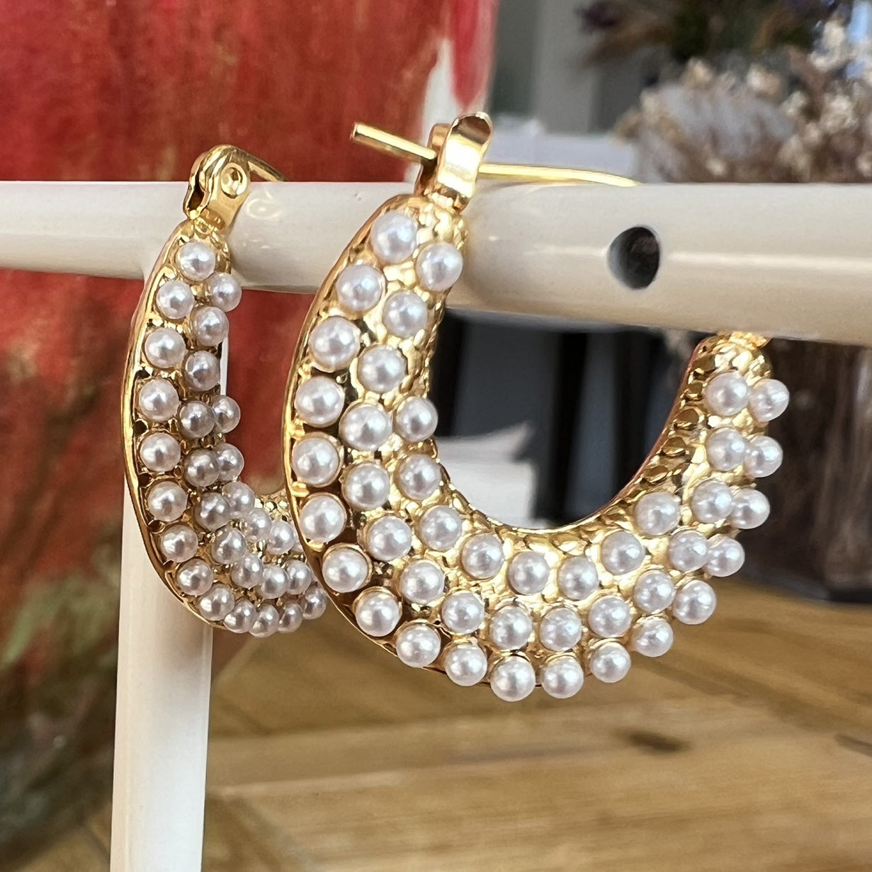 Demi lune dorée et perles
