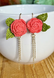 Les roses avec pendants chaîne