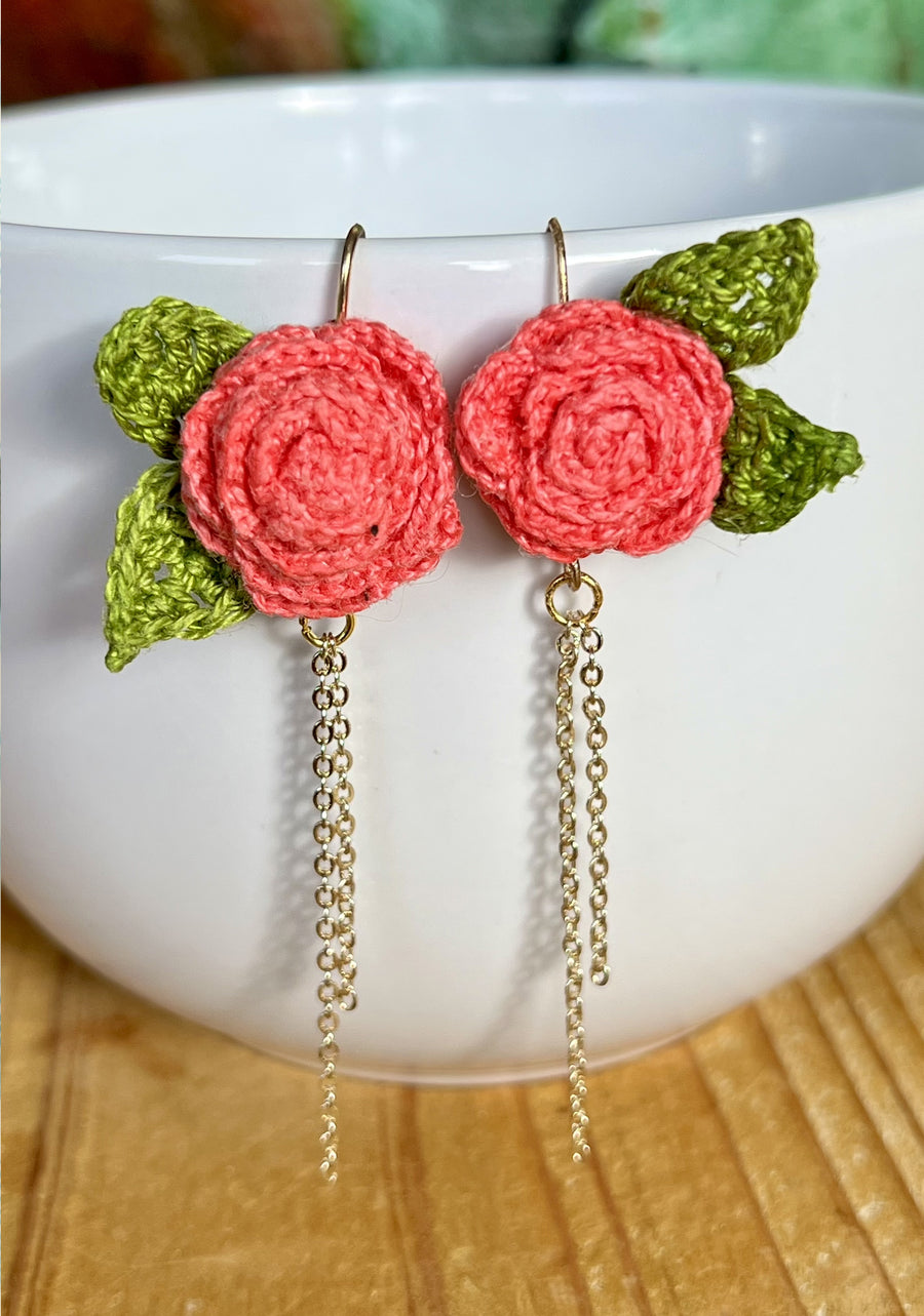 Les roses avec pendants chaîne