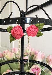 Les roses avec pendants chaîne