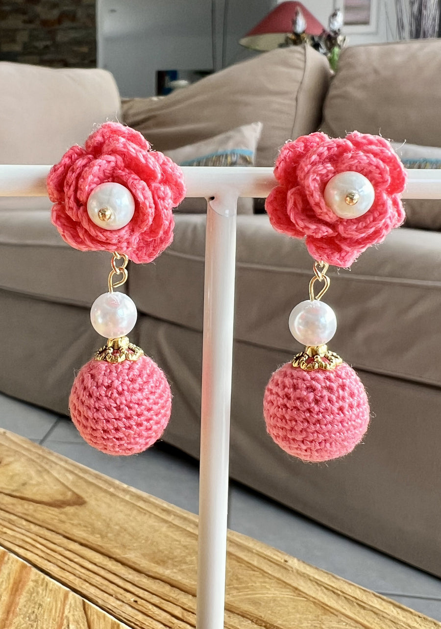 Fleurs et pendants boules et perles
