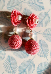 Fleurs et pendants boules et perles
