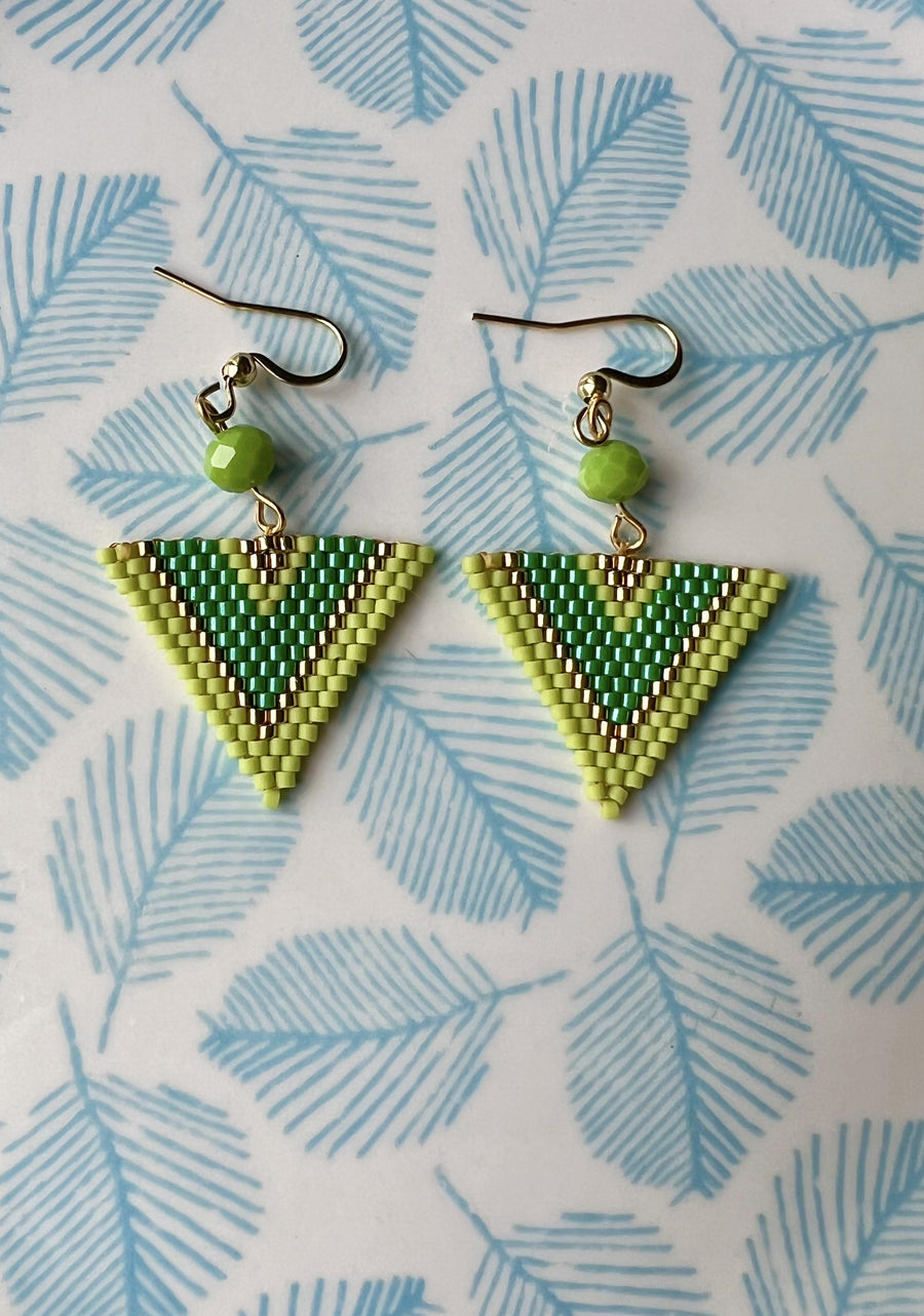 Boucles tissées Miyuki triangle et perle d'eau douce (Verte)