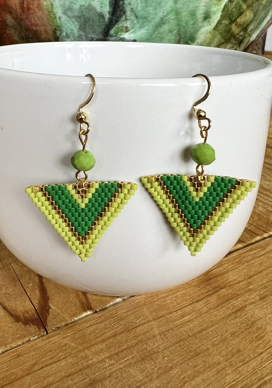 Boucles tissées Miyuki triangle et perle d'eau douce (Verte)